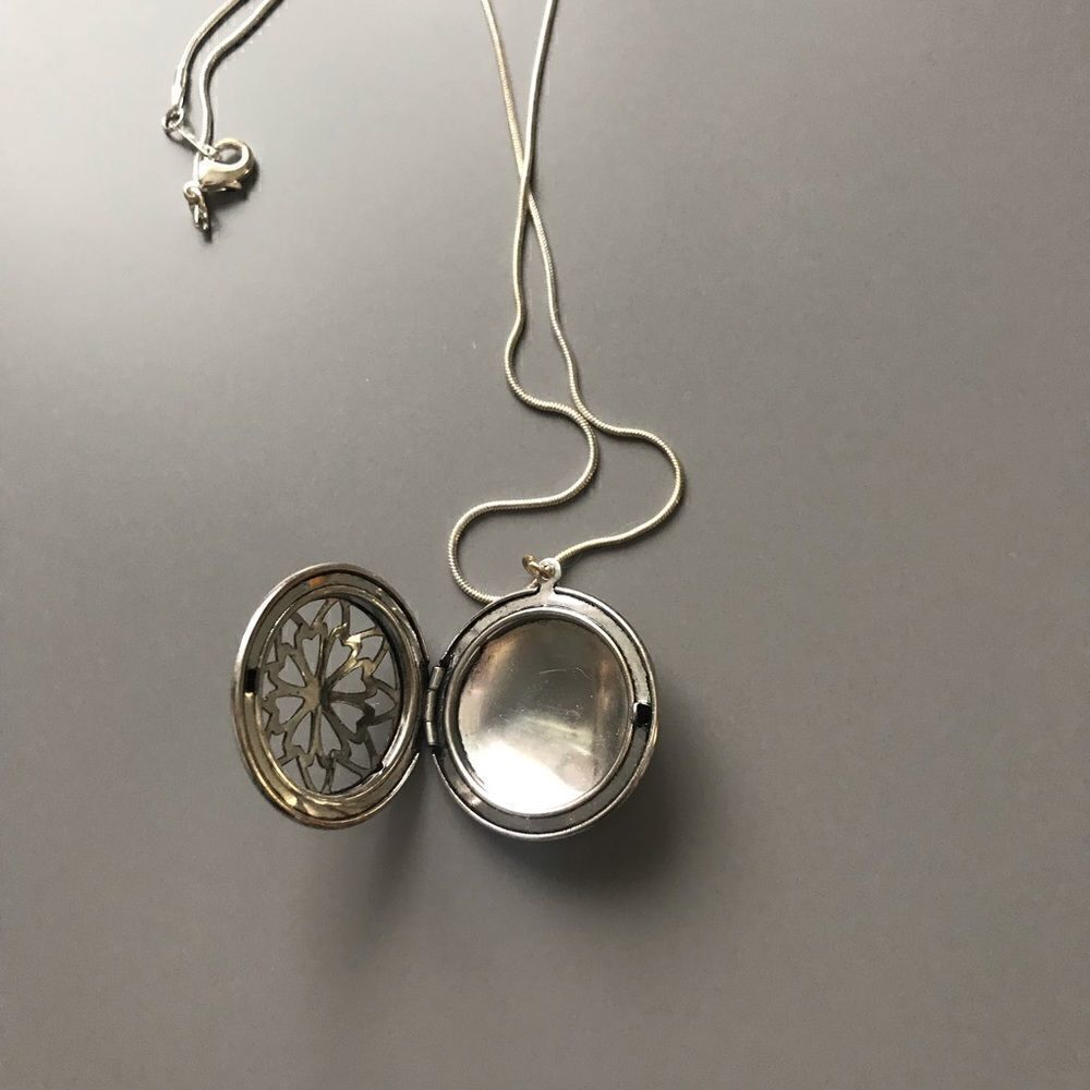 Silver diffuser necklace   - Picture 3 of 3